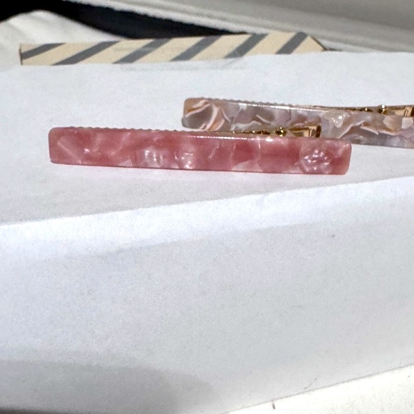 ✨ Stylish and Edgy Summer and Rose Hair Clips - Set of 2 ✨ - Picture 8 of 11